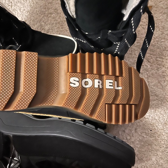 Gorgeous brand new Sorel Fur lined waterproof  boots and Ajar fur lined black - Picture 5 of 14